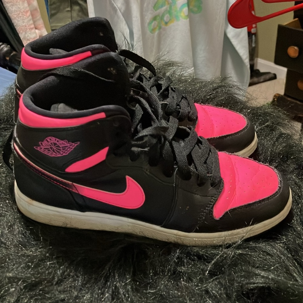 Nike Jordan 1. Kids size 6 - Picture 2 of 7